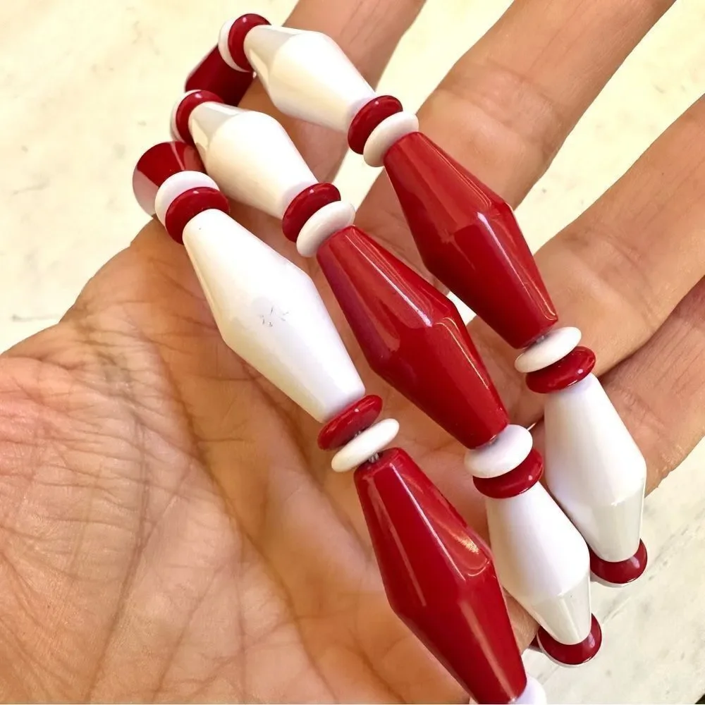 Vintage red and white beaded cocktail necklace